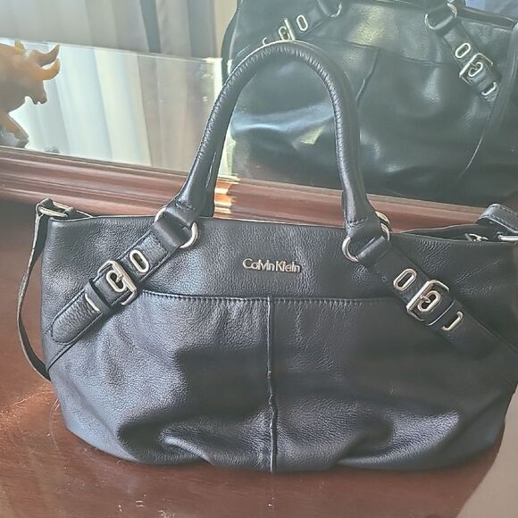 Calvin Klein Black Leather Shoulder Bag - Picture 2 of 2